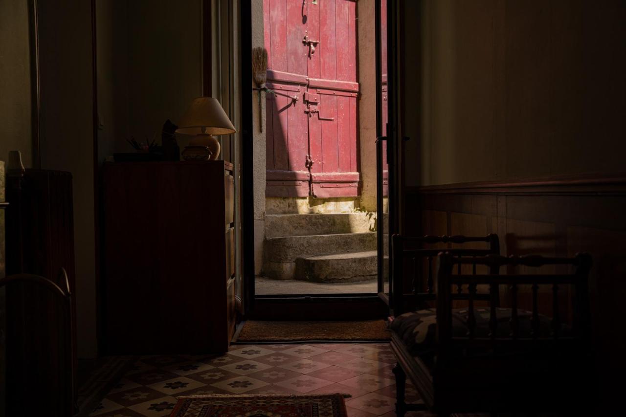 L'Escapade Place Voltaire Vermenton Esterno foto